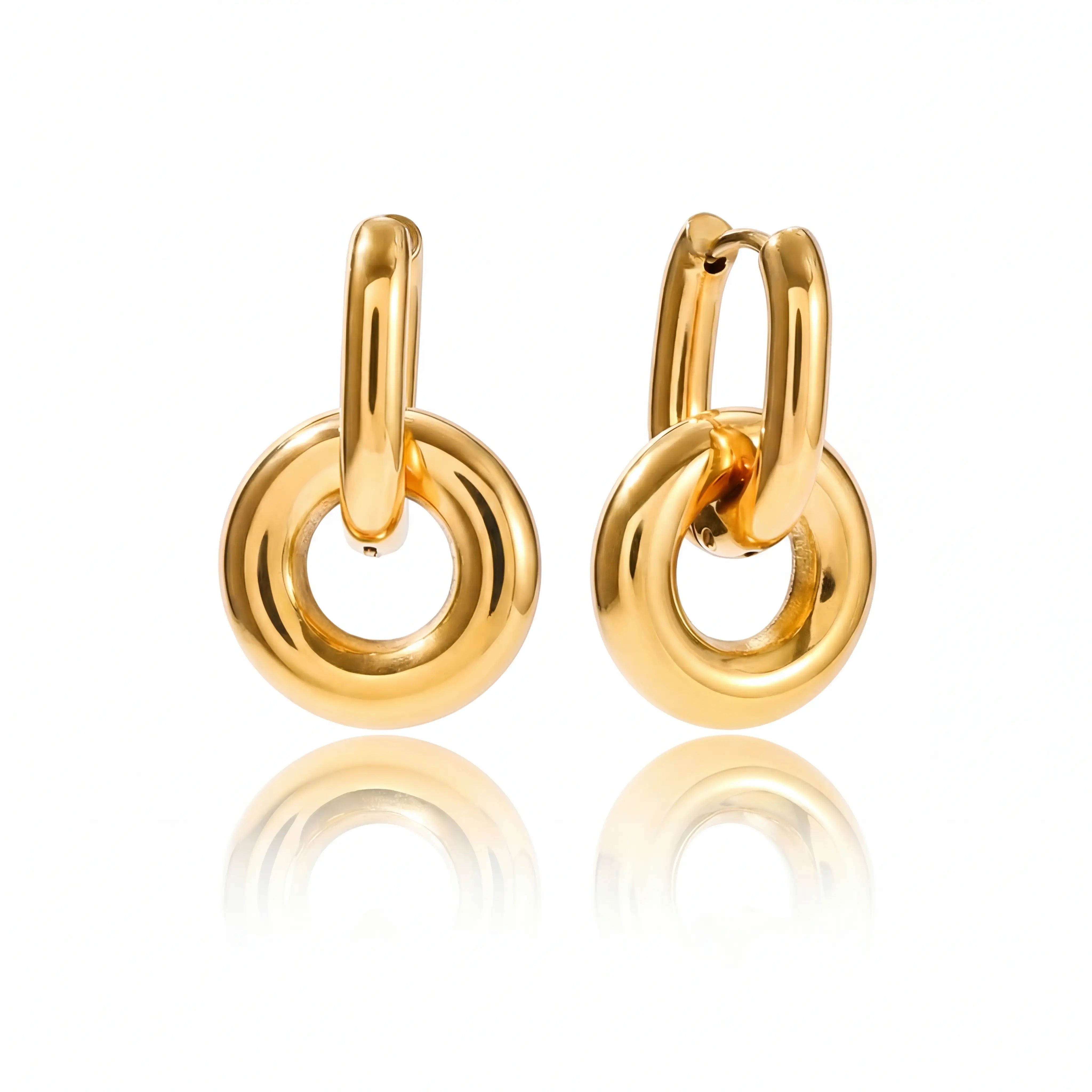 Vesta Interlocking Link Earrings Secondary image