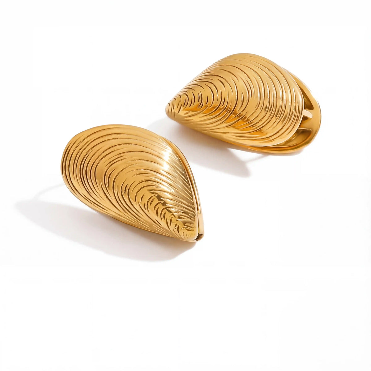 Pair of realistic gold shell stud earrings waterproof stainless steel jewelry.