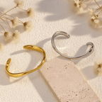 Minimal Wave Open Bangle — sculptural open bangle with wave curve in gold or dual-tone, modern minimalist bracelet.
