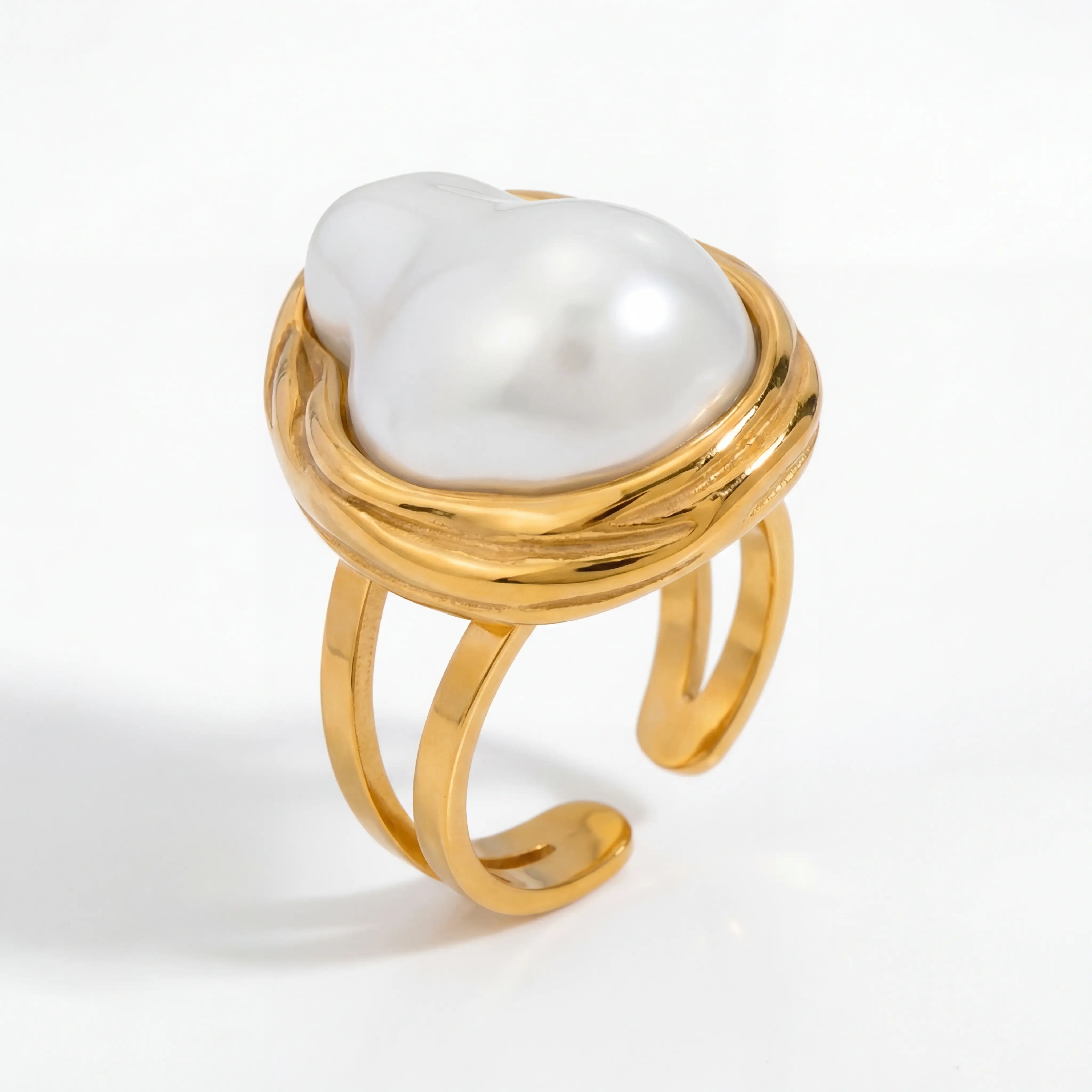 Theia Organic Baroque Pearl Ring Secondary image