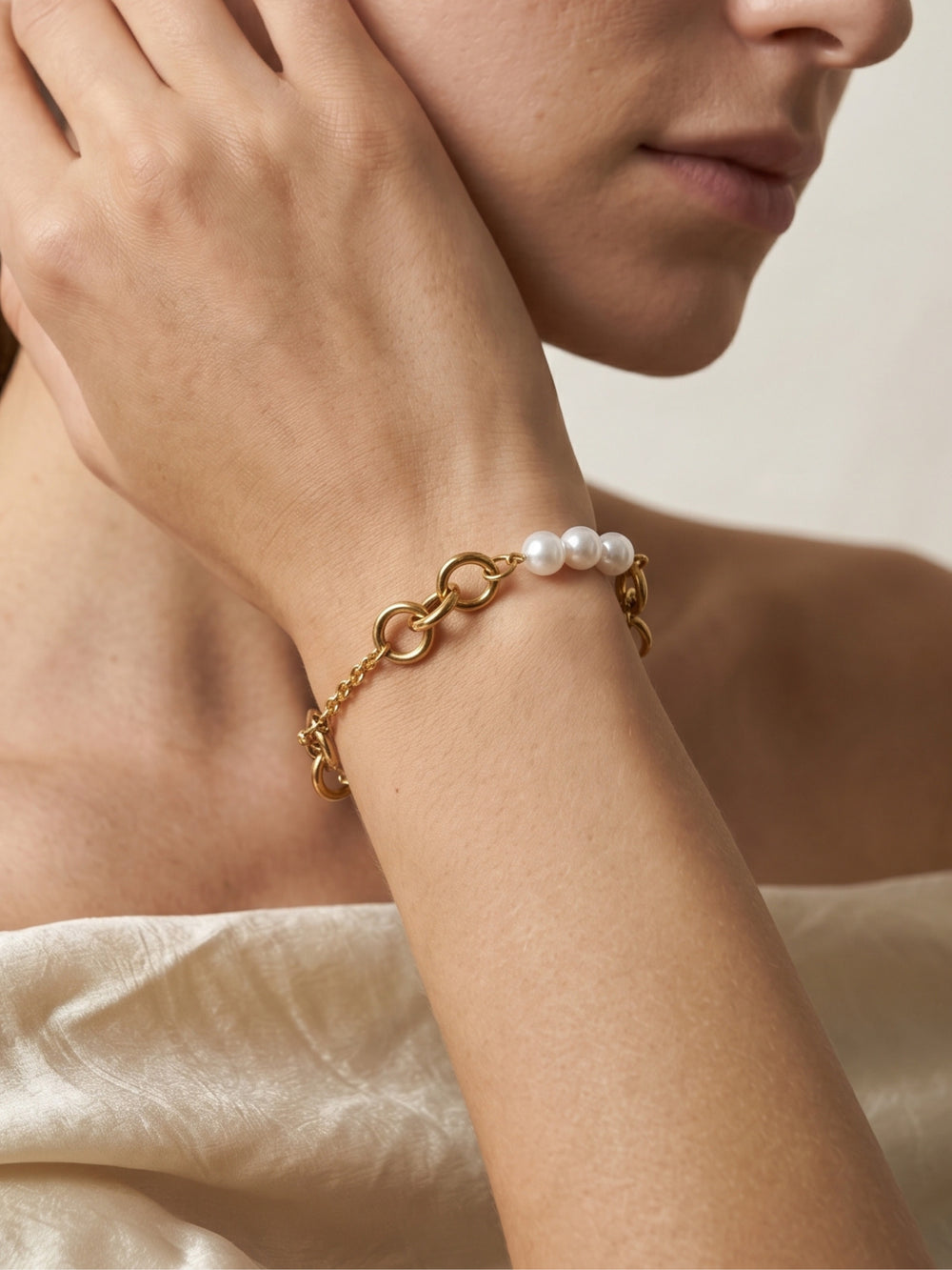 Elodie Bow & Pearl Bracelet