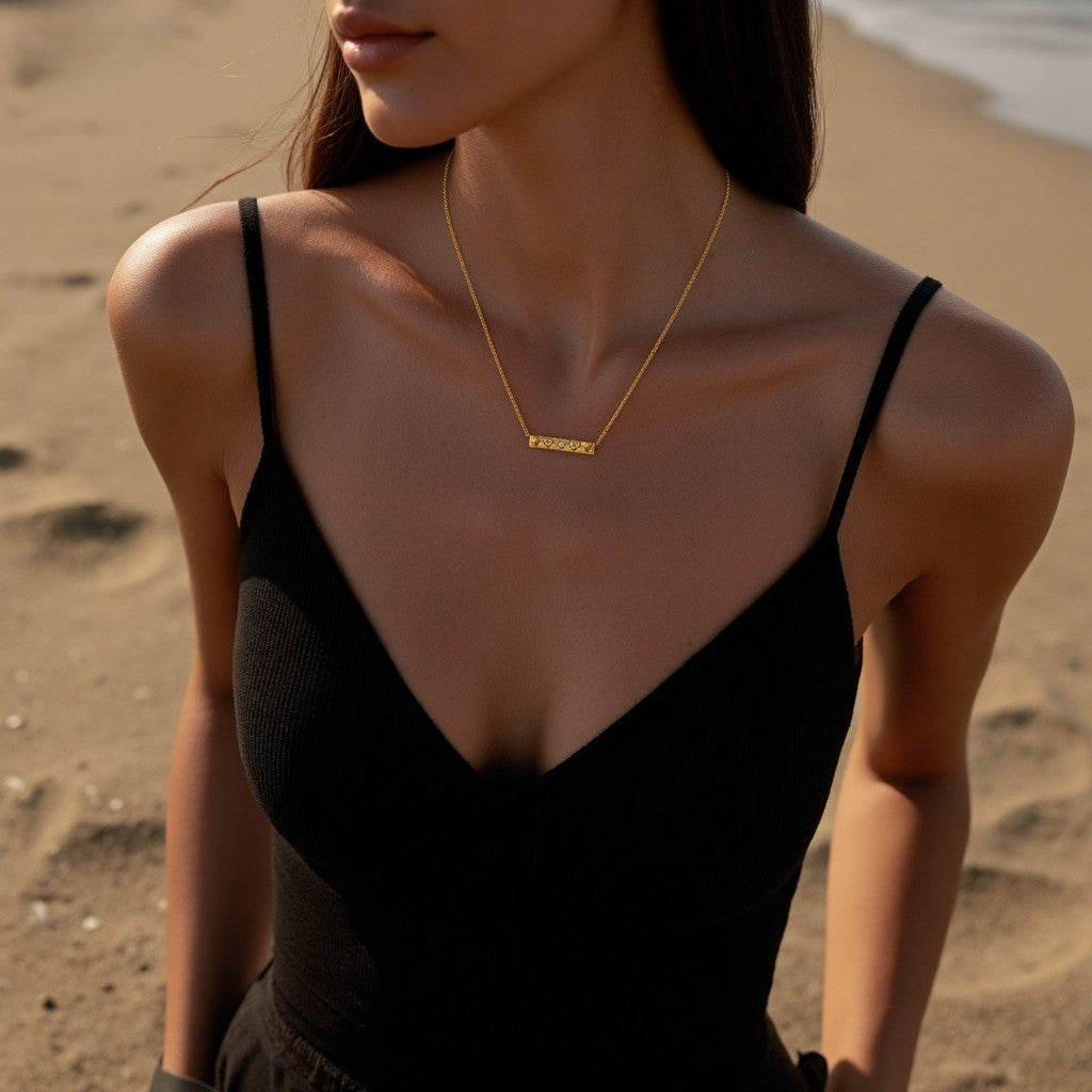 Heartline Bar Necklace — gold bar pendant with heart details and stones, romantic and elegant necklace. Main image